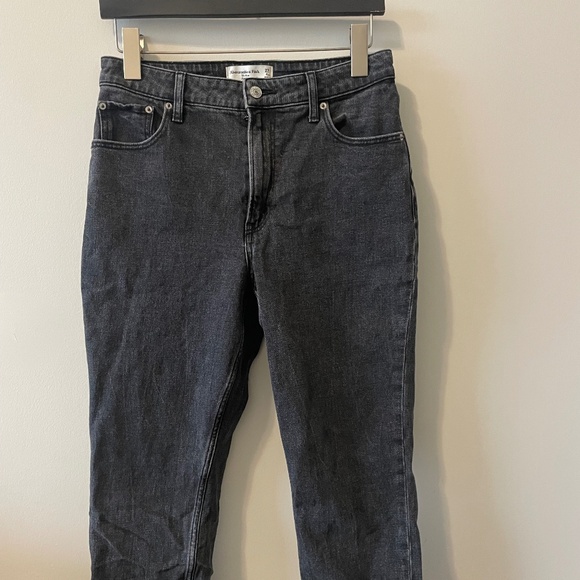Abercrombie & Fitch Women's High Rise Mom Jean - Picture 1 of 5